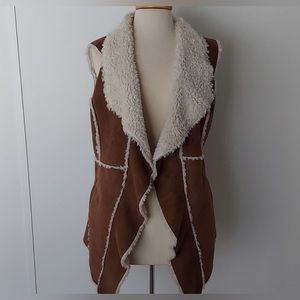 SLONL. NWOT Size M. Shawl collar, raw edge, detail faux fur vest.